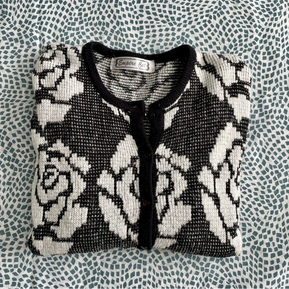 Empire Cat Black & White Floral Rose Knit Cardigan Sweater Medium Button Down - Picture 4 of 10